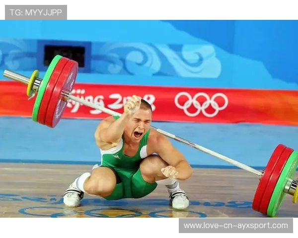 世界举重场出现惊天一举,杠铃直接被甩弯 世界举重场出现惊天一举,杠铃直接被甩弯